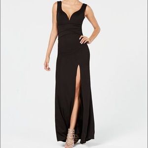 Emerald Sundae
Juniors' Sweetheart Side-Slit Gown